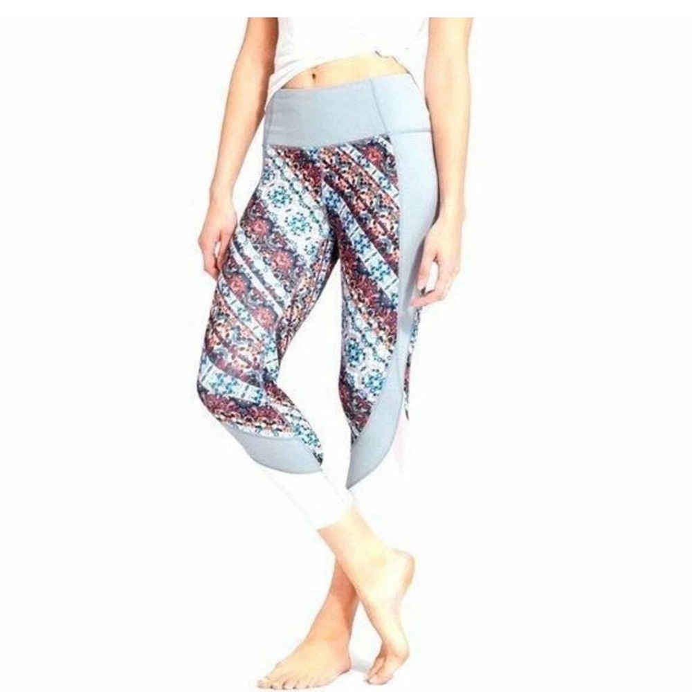 Athleta Nomad Salutation Mesh Capri leggings